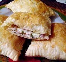 круассаны из слоеного бездрожжевого теста с ветчиной и сыром Pirozhki Iz Sloenogo Testa S Syrom Chesnokom I Vetchinoj Poshagovyj Recept S Fotografiyami