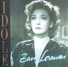 Hmm zarah. diyor ve alaycı bir tonda ekliyor yanılmıyorsam bu bir yahudi ismi. Zarah Leander Idole Cd Discogs
