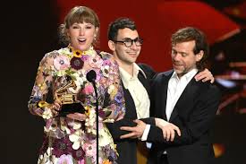 While swift official won grammy, there were. Abyabxvxyyfwqm