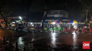 Mencecap Eksistensi Gultik Di Rintik Hujan Dini Hari Blok M