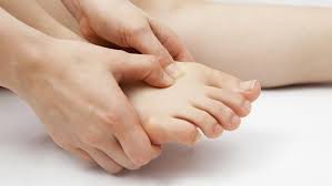 Nyeri yang menjalar ke bawah kaki. Penderita Nyeri Sendi Dan Otot Banyak Yang Salah Berobat