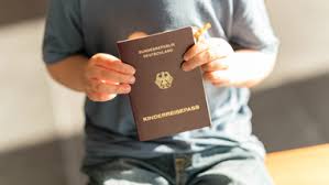 Tun sie dies nicht, so begehen sie eine ordnungswidrigkeit, die theoretisch mit einer geldstrafe von bis zu 5000 euro geahndet werden kann. Bmi Ausweise Und Passe Wichtige Informationen Zum Pass Und Ausweiswesen Im Zusammenhang Mit Der Corona Pandemie
