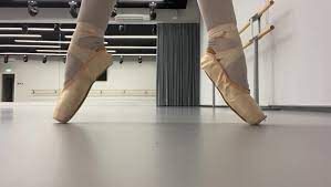 Ansamblul de balet arabesque 571 views4 year ago. Lebada De Cristal Home Facebook