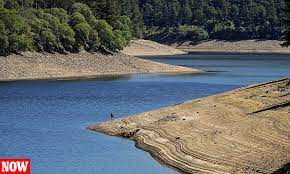 Aerial Images Show How Huge Peak District Reservoir Is A Parched Trickle After Driest Ever May Daily Mail Online
