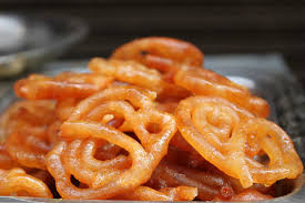 Daun kari, minyak sapi, serbuk kari, pelbagai murukku antara makanan tradisional masyarakat india. 15 Makanan Khas India Yang Popularitasnya Sudah Mendunia