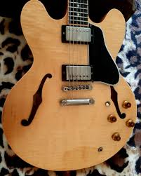 Hello to all you ES-Fans around the world, this Beauty has been traveling  with me since 1978. I haven't changed a thing except strings for 47 years  and I still love her