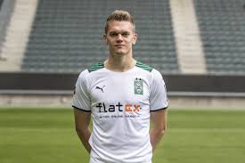 On 5 march 2019, he signed a new contract with bayern munich until 2023, 54 and finished the bundesliga season as bayern's second top scorer with 10 goals in 30 matches. Borussia Monchengladbach Mogliche Aufstellung Gegen Den Fc Bayern Munchen
