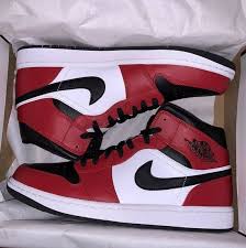 Nike Air Jordan 1 Mid Chicago Black Toe Pin Green Limited Offer In 2020 Jordans Sneakers Outfit Air Jordans Jordans