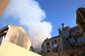 Com um forte contingente policial e com uma barreira que coloca os manifestantes a cerca de 100 metros … Carros Destruidos Buscas E Destrocos As Imagens Do Predio Que Desabou Em Lisboa Apos Explosao Fotogalerias Jornal Record