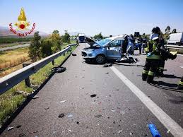 Autoroute a19 (fr) autostrada italiana (it); Tragedia Sulla A19 Scontro Auto Tir Muore Una Donna Grave Il Figlio