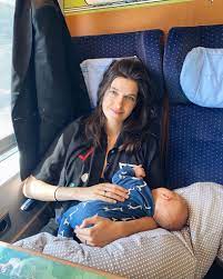 Nasemann wuchs in münchen auf und lebte dort unter anderem fünf jahre lang in der isarvorstadt. Uns Geht S Saugut Marie Nasemann Geniesst Urlaub Mit Baby Promiflash De