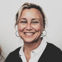 Jennifer Ewers's Instagram, Twitter & Facebook