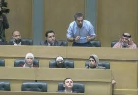 وجه النائب أسامة العجارمة التحية للشعب الأردني خلال مداخلة له في ختام جلسة النواب المسائية اليوم الأربعاء تعقيبا على الفيديوهات المتداولة بحقه ، وقرار النواب تحويل. Ù…ÙˆÙ‚Ø¹ Ø®Ø¨Ø±Ù†ÙŠ ØªØ­ÙˆÙŠÙ„ Ù‚Ø¶ÙŠØ© Ø§Ù„Ù†Ø§Ø¦Ø¨ Ø§Ù„Ø¹Ø¬Ø§Ø±Ù…Ø© Ø¥Ù„Ù‰ Ø§Ù„Ù„Ø¬Ù†Ø© Ø§Ù„Ù‚Ø§Ù†ÙˆÙ†ÙŠØ©