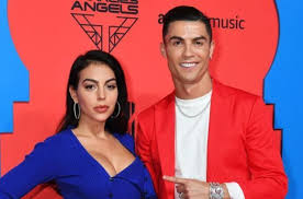 Cristiano's fans believe messi didn't deserve an award! Au Intrat In Piscina Si N Au Mai Tinut Cont De Nimic Imagini Fierbinti Cu Cristiano Ronaldo Si Iubita Fotomodel