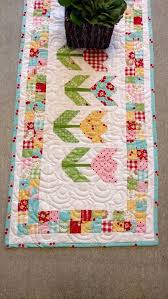 Spring Tulip Table Runner Available Today Easter And Mother S Day Decor Https Www Etsy Com Listing 59228 Spring Quilts Quilting Crafts Quilted Table Runners