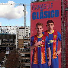 Jugadores, convocatorias, posibles alineaciones, entrenadores, fecha, horario y más. Barcelona S El Clasico Message To Real Madrid Outside The Santiago Bernabeu Football Espana