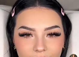 This is NOT my work,,,, Who do you recommend as an Eyelash Tech that can do  a really wispy set like this? Searching someone who is experienced and  charges the reasonable price |