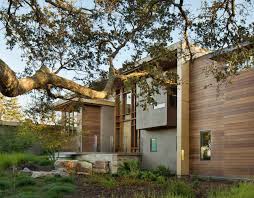 If you are looking for how to modernize a split level home interior while preserving the integrity of the building's original construction or gut the space to design a more modern layout, we have some great remodeling ideas that will bring your home to life. Fascinating Split Level Home On A Oak Nestled Property In Portola Valley