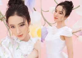 Phương trinh là một trong rất ít những diễn viên được yêu thích nhất hiện nay, bởi phương trinh vừa xinh xắn lại rất tài năng, nghiêm túc làm việc. Angela PhÆ°Æ¡ng Trinh Tung Loáº¡t áº£nh Khiáº¿n Dan Tinh Choang Ngá»£p