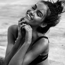 Black And White Beach Photoshoot I Love Black And White Photos Visit Emiliahidalgoc Profile Beach Photoshoot Photoshoot Photo