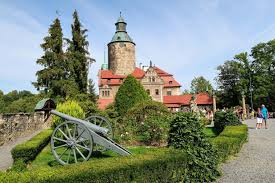 Zamek czocha jest największą polską warownią obronną. Zamek Czocha Mapa Dojazd Cennik Zwiedzanie Historia Hotel Noclegi Atrakcje Turystyczne Co Zobaczyc Przewodnik