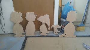 Wooden Cutouts Of The Peanuts Gang Lucy Charlie Brown Snoopy Woodstock And Linus Christmas Cutouts Christmas Yard Art Wooden Cutouts
