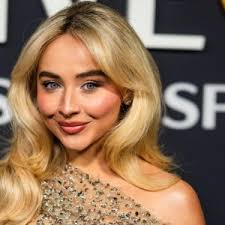 Sabrina Carpenter and Paul Simon's 'SNL50' Duet Is the “Most Unexpected  Crossover” of the Past Century—and I'm So Here for It