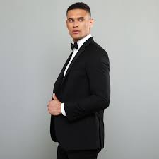 Danny usually models the pieces, which include the trident combats and blurred black tee, himself. Love Island Danny Williams Models For Irish Brand Magee 1866 Menswear Goss Ie