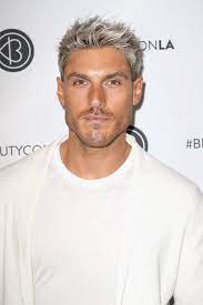 You Asked Who S The Silver Fox Behind Kim Kardashian And We Answered Grey Hair Men Best Hairstyles For Older Men Platinum Blonde Hair Men