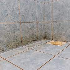 Schimmel badkamer verwijderen kan op meerdere manieren, maar nog belangrijker is het om ervoor te zorgen dat de schimmel niet meer terugkeert in de badkamer. Zwarte Schimmel In De Badkamer Hoe Kan Dat Smartdry