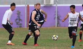 Namun, evan dengan tegas menepis anggapan tersebut. Anak Didik Indra Sjafri Pilih Hengkang Cabut Dari Bali United Karena