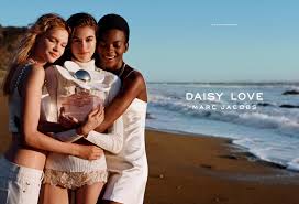 Daisy love daze opens with a bright osmanthus, wrapped in the golden softness of amber. Kaia Gerber Fronts First Marc Jacobs Daisy Love Fragrance Pillar In Four Years