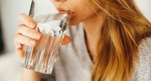 Bien que l'augmentation des fibres seules ne résoudra pas tous les cas de constipation, c'est alors que de nombreux aliments à haute teneur en fibres agissent comme des laxatifs naturels, les fibres synthétiques que l'on trouve dans les barres ou. Constipe Voici 8 Aliments A Eviter En Cas De Constipation