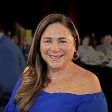 Lisa Vecchi's Instagram, Twitter & Facebook