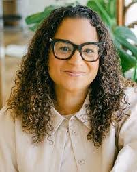 Linda Pak's Instagram, Twitter & Facebook