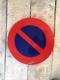 Altipic Com Propose De Vieux Panneaux En Plaque Emaillee Usee Par Le Temps Tous Nos Produit Sont D Origines Panneau Signalisation Vieux Plaque Emaillee