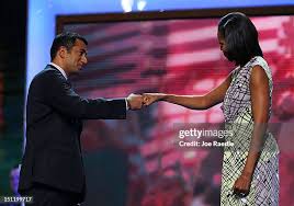 Fredericka Bryant photographs Sloan Brant in a mock Oval Office of... News  Photo