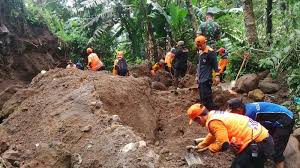 Untuk sampai ke lokasi ini, kamu harus trekking dulu hingga sampai di lokasi camping. Bantaran Sungai Pakancilan Longsor Saluran Irigasi Tertutup Okezone News