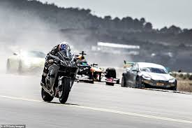 Motor dengan mesin 2 tak lebih mudah perawatannya, karena tidak perlu melalukan penyetelan pada bagian klep dan ganti filter oli. Gastank Magazine Tercepat Di Dunia Kawasaki H2r Kalahkan Mobil Balap F1 Dan Jet F 16