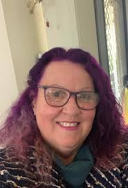 Hi there, I'm happily married and have a passion for all things purple and  beachy boho