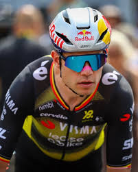 ???????? #TDF2025 Pink nose strips = fashion, right Victor? ???? A tribute to the  Giro d'Italia win, turned into a Tour de France stage win! ????