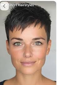 Lisa Pieper's Instagram, Twitter & Facebook