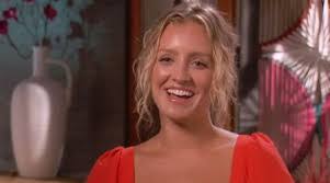 Sara Pride's Instagram, Twitter & Facebook