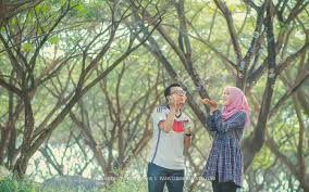 Contoh foto prewedding muslimah tema simple. Didit Willa Prewedding Hijab Simple Lhf Blog