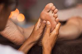 How To Massage Feet 12 Techniques For Relaxation And Pain