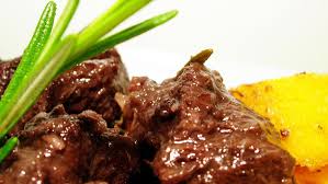 Filetto di carne di cavallo olio pepe sale semi di sesamo rucola o songino pecorino a scaglie. Brasato Di Cavallo Pagani Carni