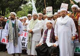 Jaksa malas bertanya ke saksi meringankan habib rizieq. Habib Rizieq Fpi Ngotot Tetap Gelar Aksi 212 Kliksaja
