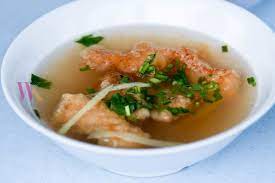 Orang bujang yang tak baru nak belajar masak pun boleh anda bayangkan resepi mee sup kat kedai tu berapa lori ajinomoto terbalik dalam kuahnya. Xin Loong Kee Fish Head Soup Saji Sup Ikan Segar Wilayahku