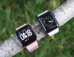 How To Choose Between The Fitbit Versa And Apple Watch 3 Best Apple Watch Apple Watch Vs Fitbit Apple Watch