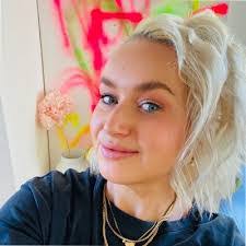 Tracey Colston's Instagram, Twitter & Facebook